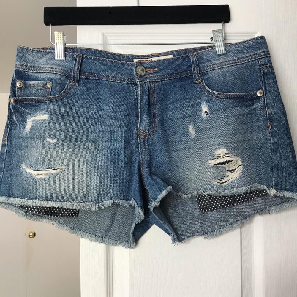 Distressed lowrise jean shorts